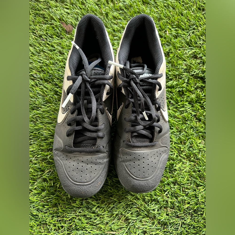 Baseball cleats